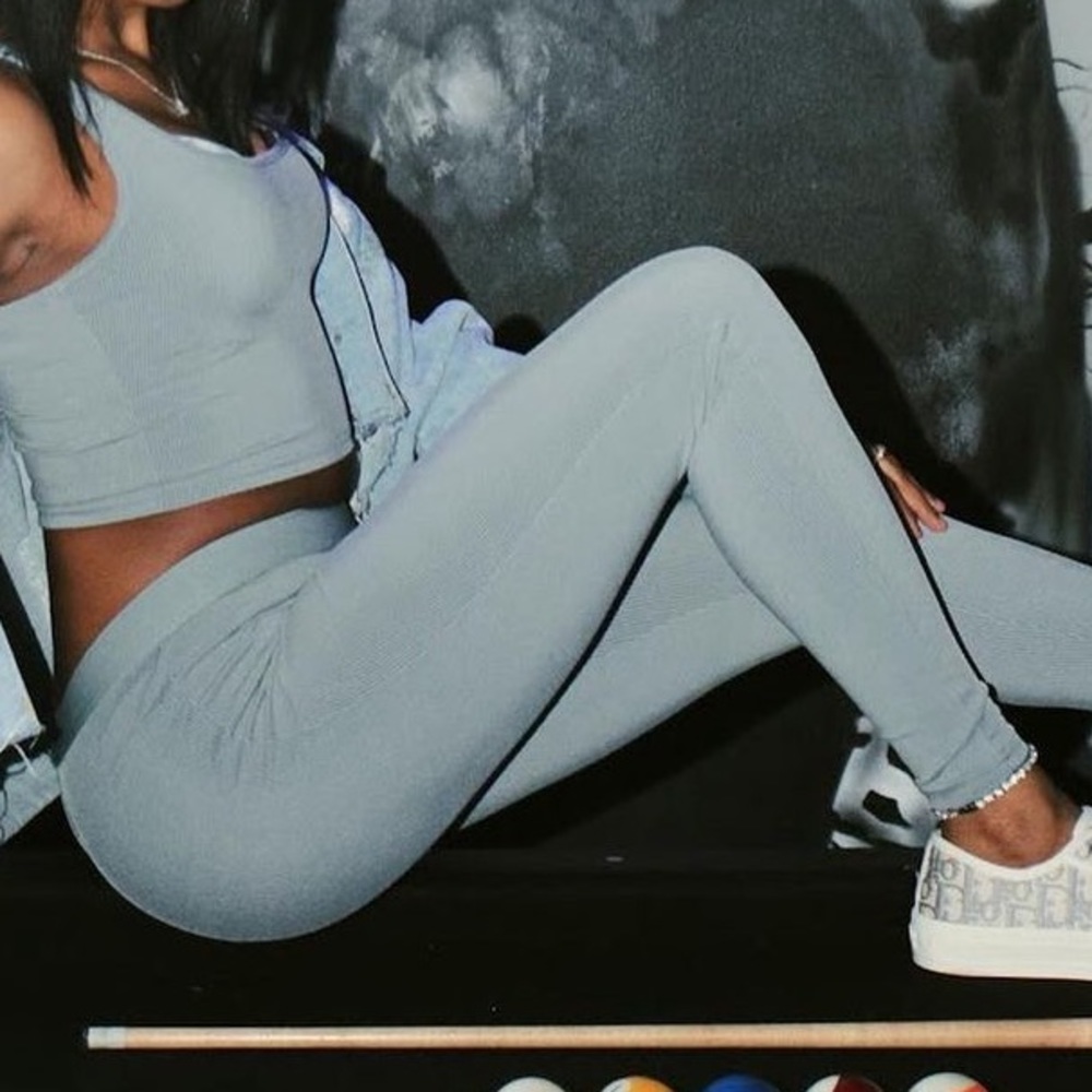 Two piece grey leggings set